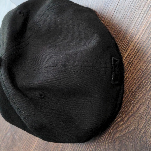 New Era Fitted Size 6 1/4 All Black New York Yankees Cap - Picture 3 of 6
